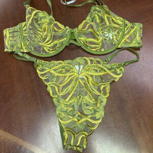 Hello LA Girl Embroidered Bra/Thong Set XL NWT